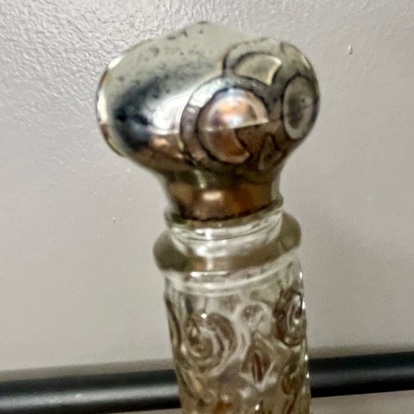 Vintage Avon perfume bottle. Could use a cleaning! - Picture 6 of 16